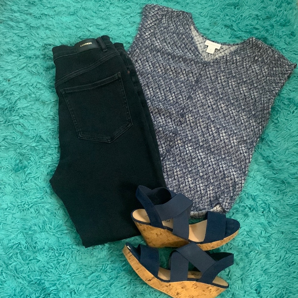 💙🦋EXPRESS slim ankle super high rise stretch jeans.  They are dark wash.
